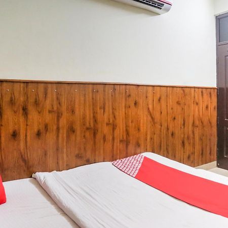דלהי Hotel O Shri Sai Guest House מראה חיצוני תמונה