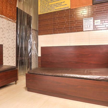 דלהי Hotel O Shri Sai Guest House מראה חיצוני תמונה