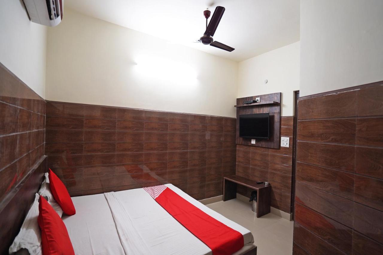 דלהי Hotel O Shri Sai Guest House מראה חיצוני תמונה