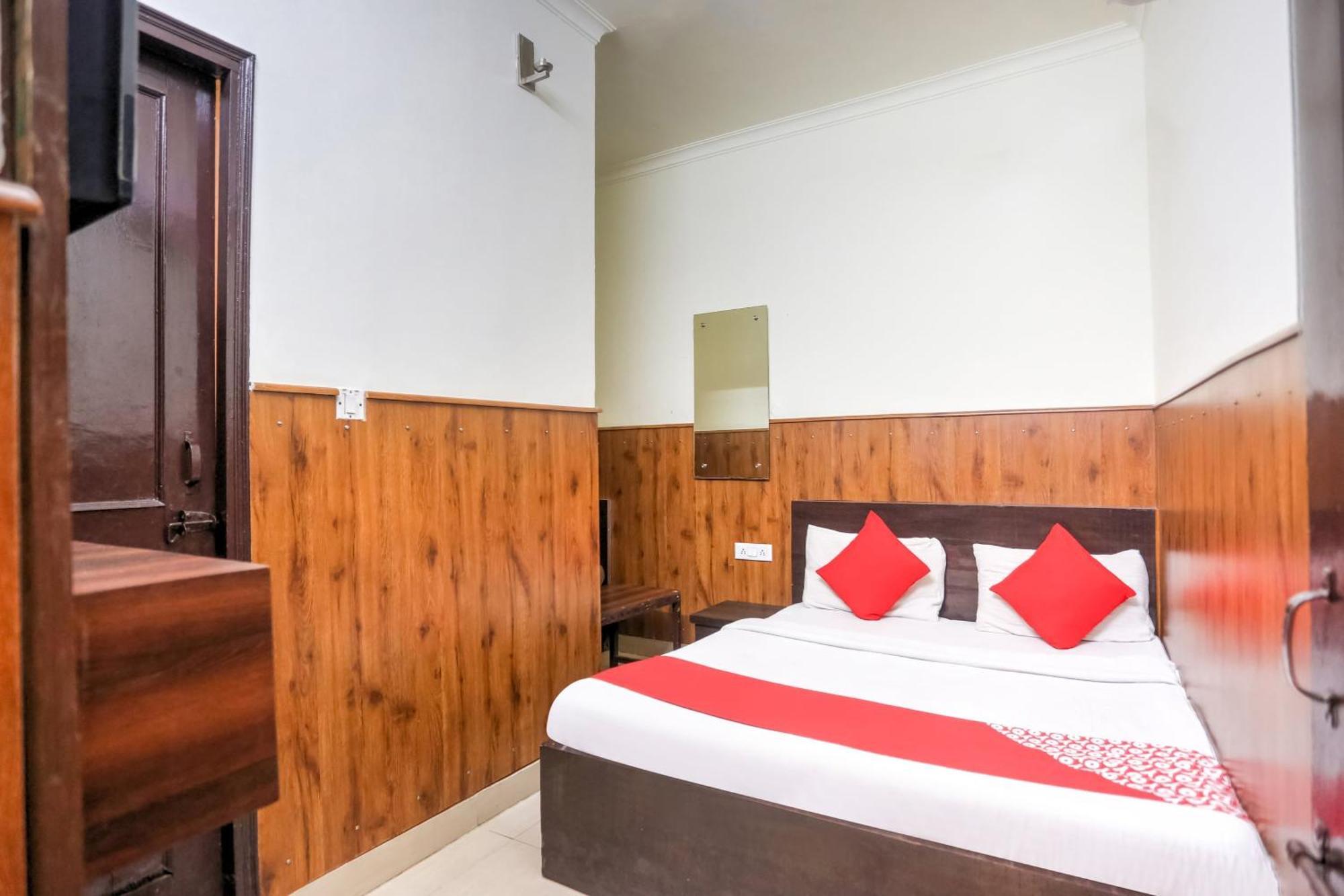 דלהי Hotel O Shri Sai Guest House מראה חיצוני תמונה
