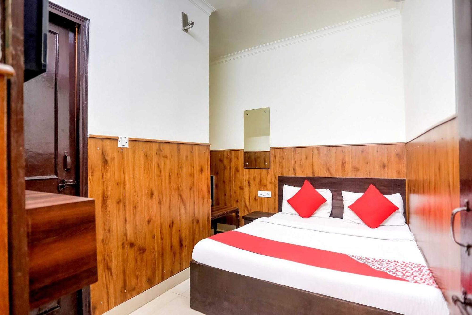 דלהי Hotel O Shri Sai Guest House מראה חיצוני תמונה