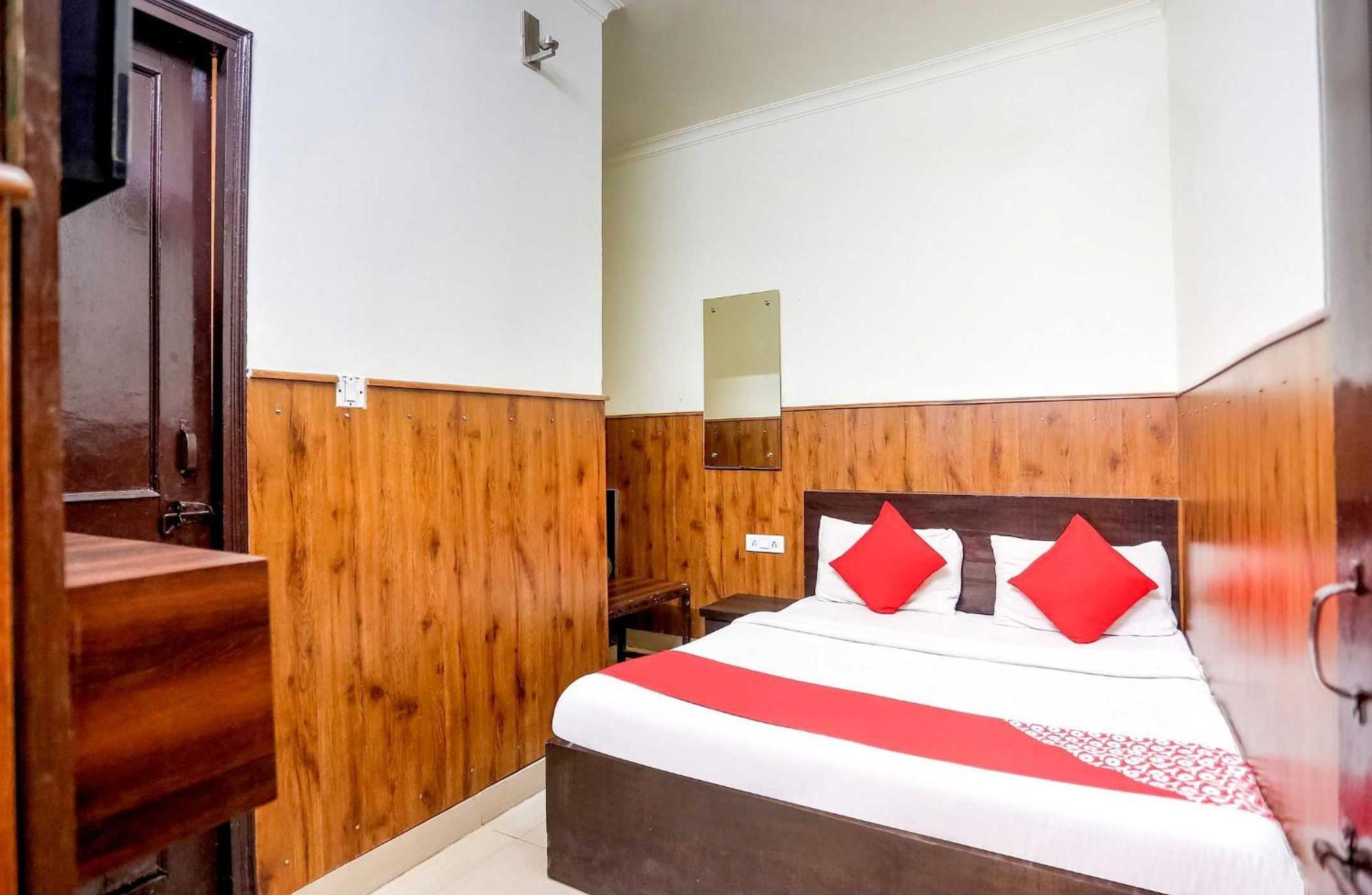 דלהי Hotel O Shri Sai Guest House מראה חיצוני תמונה