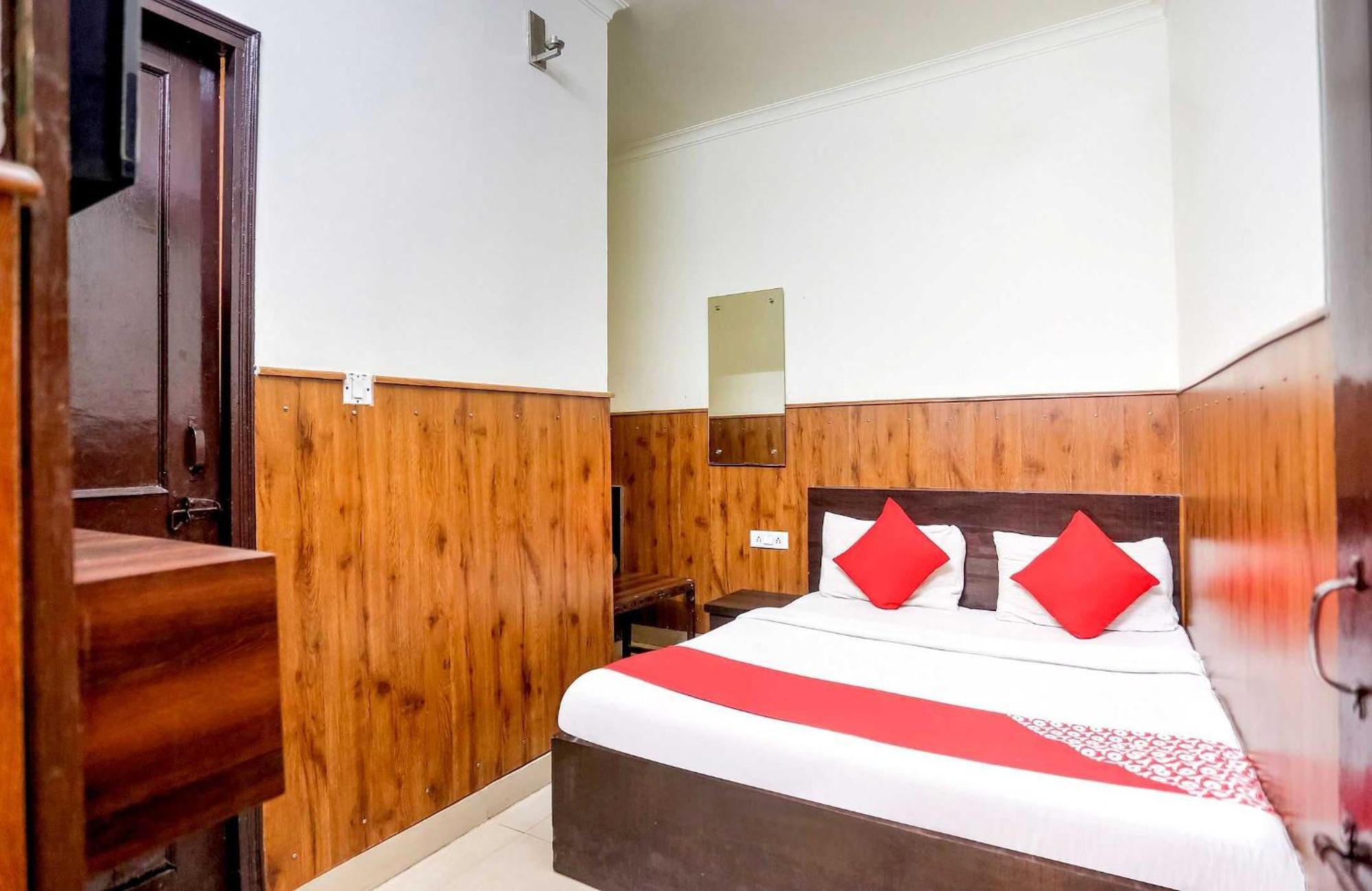 דלהי Hotel O Shri Sai Guest House מראה חיצוני תמונה
