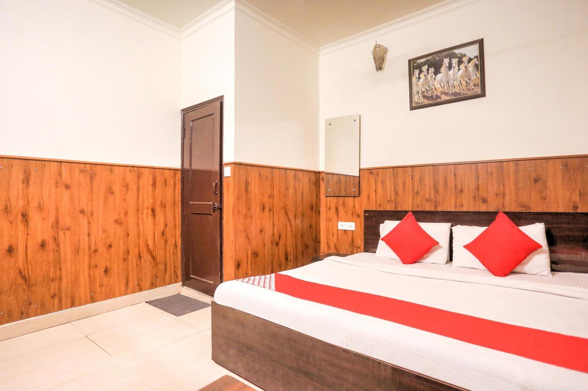 דלהי Hotel O Shri Sai Guest House מראה חיצוני תמונה