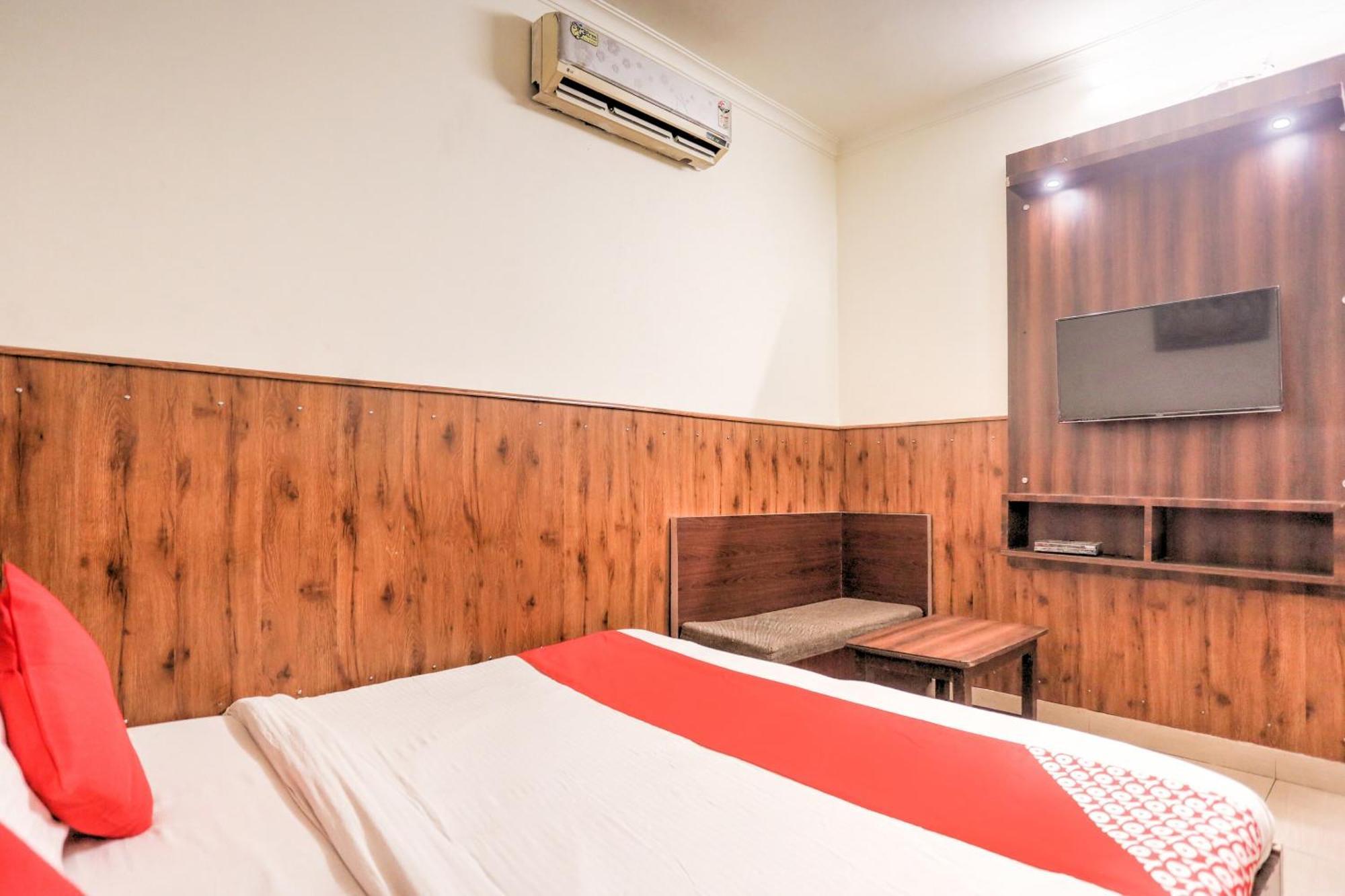 דלהי Hotel O Shri Sai Guest House מראה חיצוני תמונה