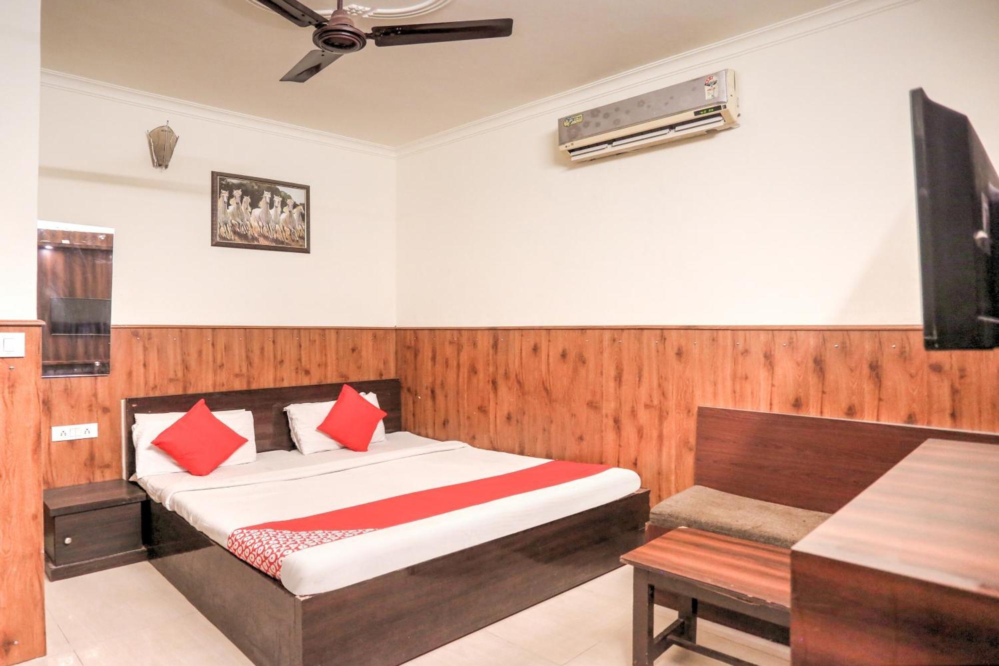 דלהי Hotel O Shri Sai Guest House מראה חיצוני תמונה