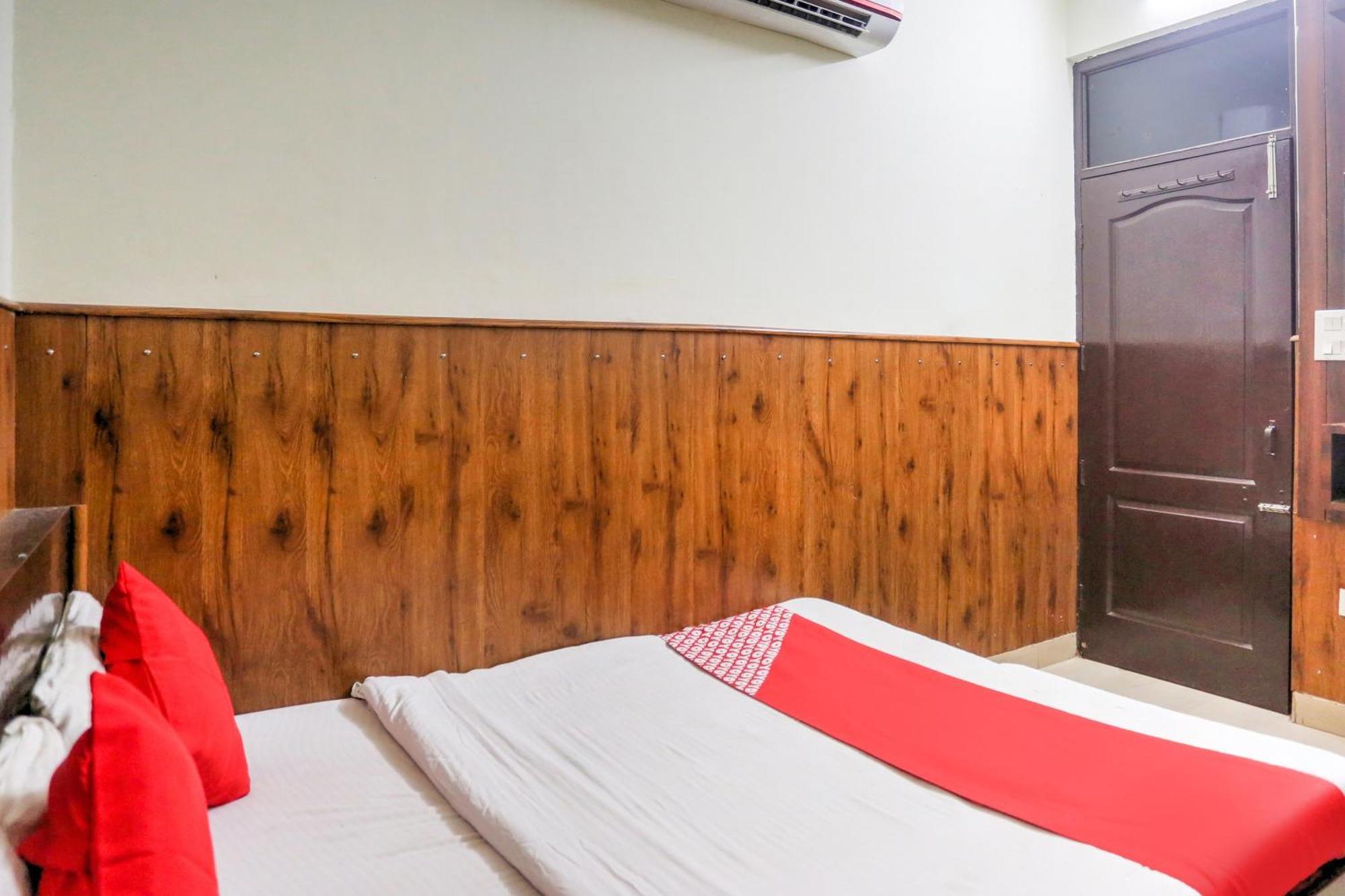 דלהי Hotel O Shri Sai Guest House מראה חיצוני תמונה