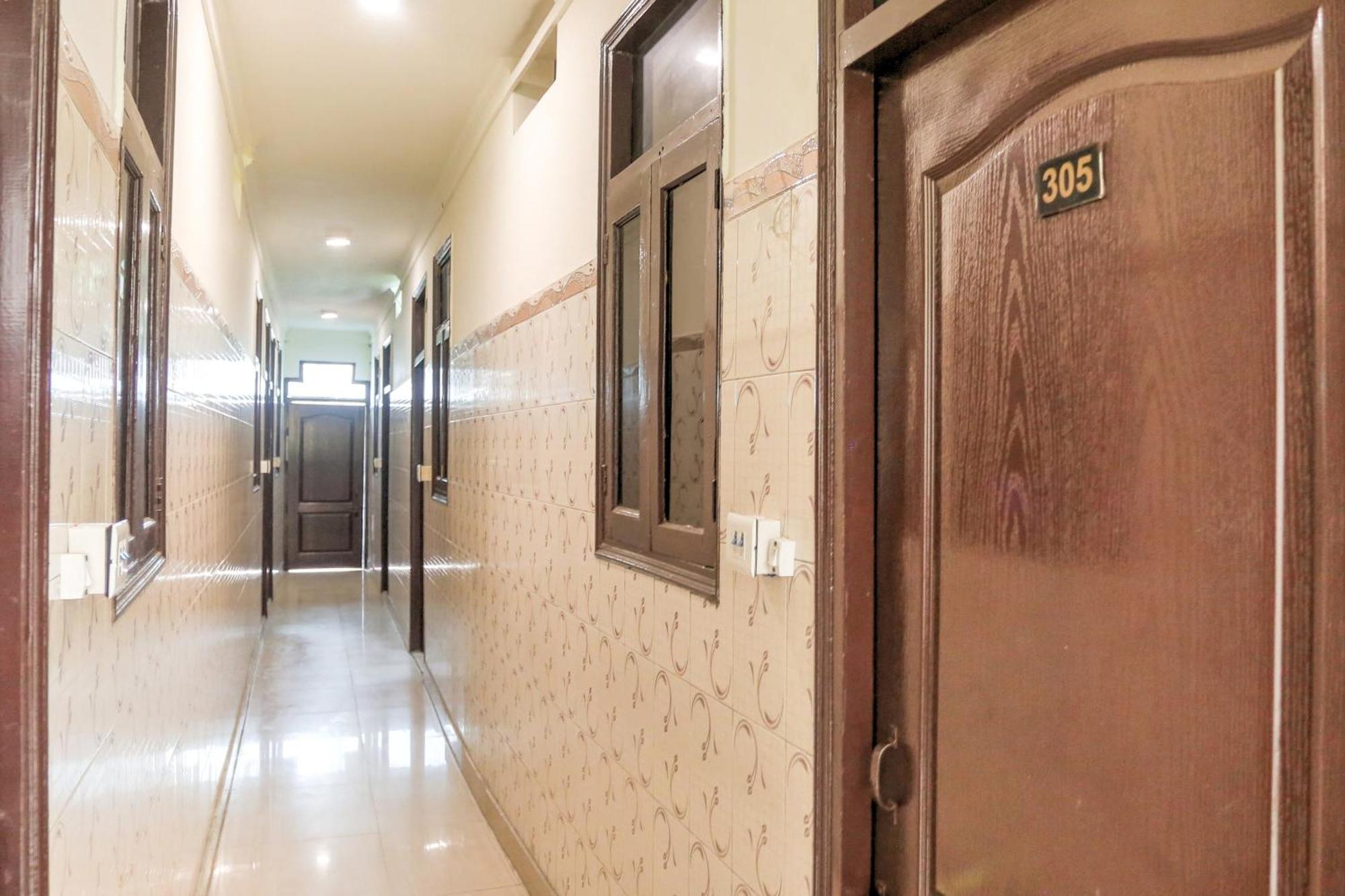 דלהי Hotel O Shri Sai Guest House מראה חיצוני תמונה