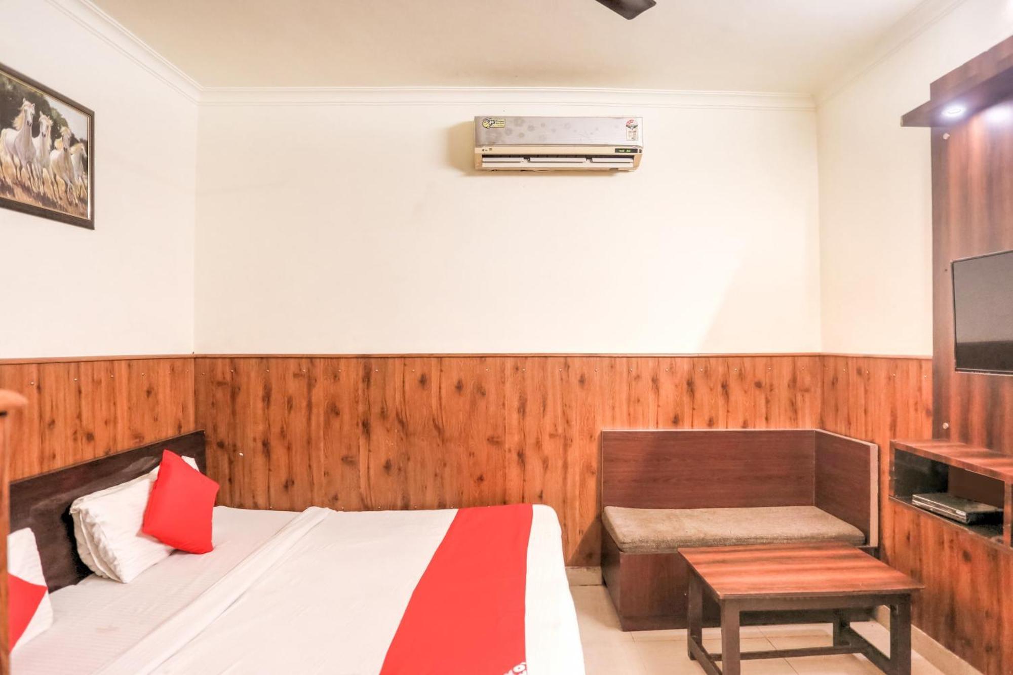 דלהי Hotel O Shri Sai Guest House מראה חיצוני תמונה