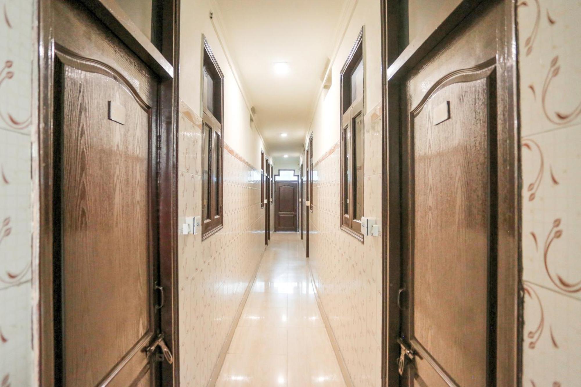 דלהי Hotel O Shri Sai Guest House מראה חיצוני תמונה