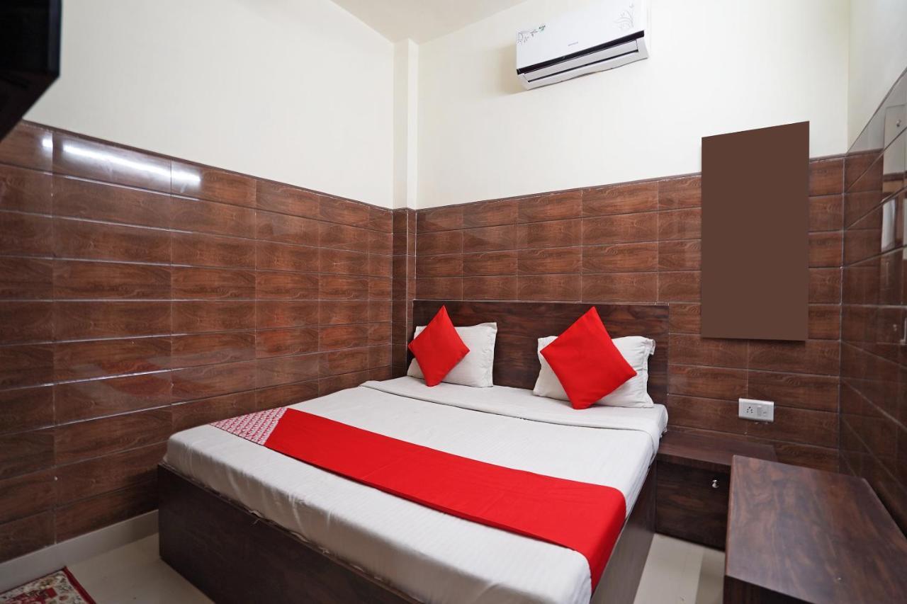 דלהי Hotel O Shri Sai Guest House מראה חיצוני תמונה